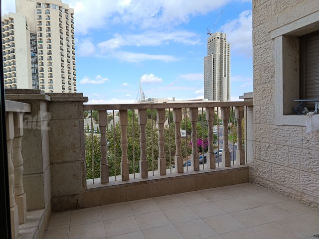 דירה להשכרה בירושלים (תיווך) — 4