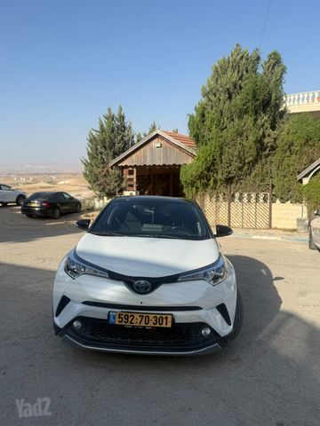 מודעת רכב טויוטה C-HR