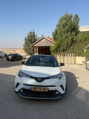 מודעת רכב טויוטה C-HR