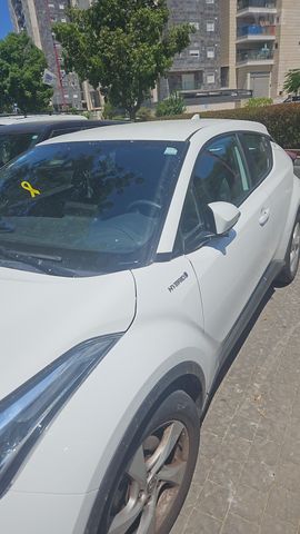 מודעת רכב טויוטה C-HR