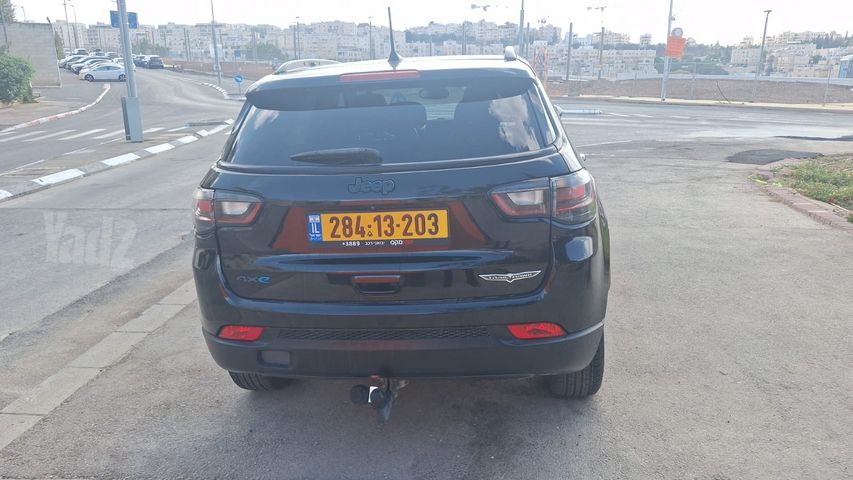 מודעת רכב ג'יפ קומפאס