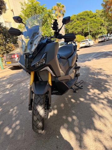 מודעת רכב סאן יאנג ADX400