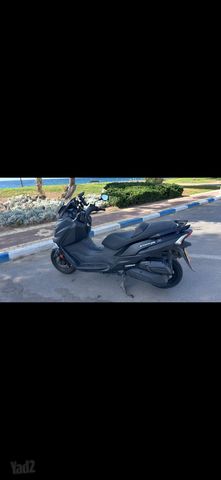 מודעת רכב סאן יאנג ג'וי-מקס 300 XI
