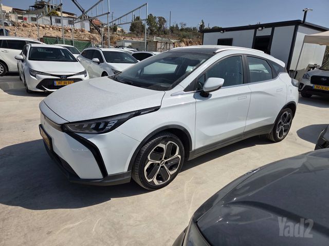 מודעת רכב ג׳ילי Geometry C