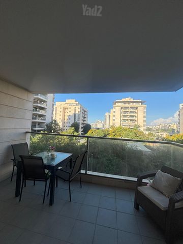 האלמוג 4