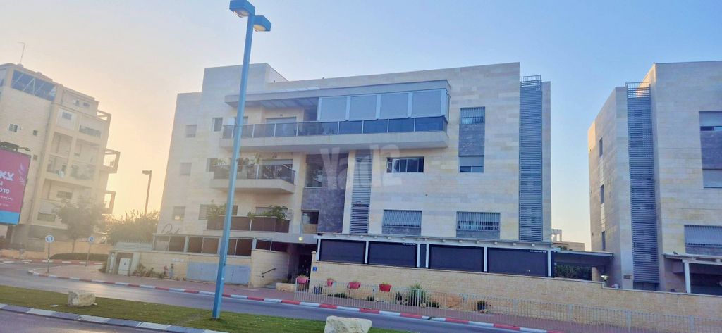 גג/ פנטהאוז, קרית האמנים, מצליח, רמלה