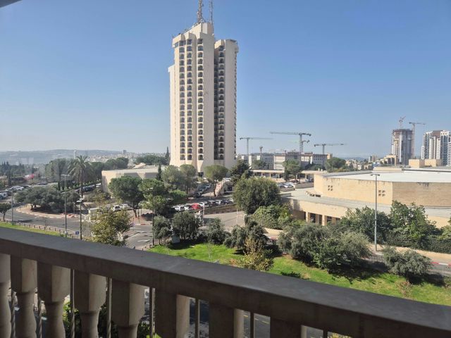 דירה למכירה בירושלים (תיווך) — 4
