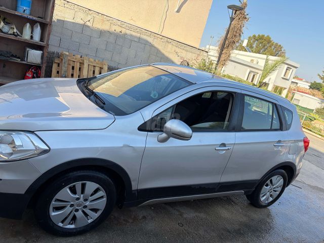 קרוסאובר GLX אוט׳ 1.6 (120 כ״ס)