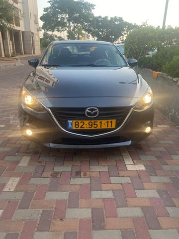 מודעת רכב מאזדה 3