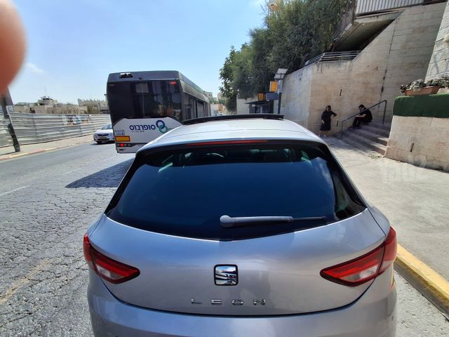 מודעת רכב סיאט לאון