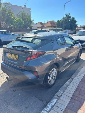 מודעת רכב טויוטה C-HR