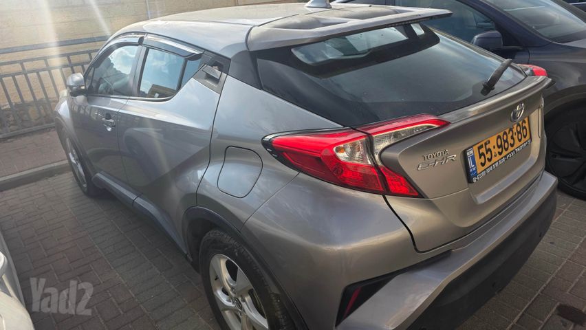 מודעת רכב טויוטה C-HR