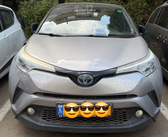 מודעת רכב טויוטה C-HR