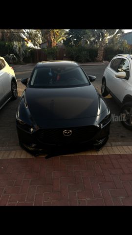 3 Black Edition אוט׳ סדאן 4 דל 2.0 (165 כ״ס)