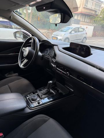 מודעת רכב מאזדה CX-30