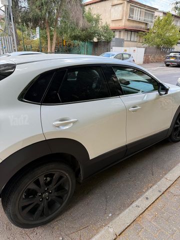 מודעת רכב מאזדה CX-30