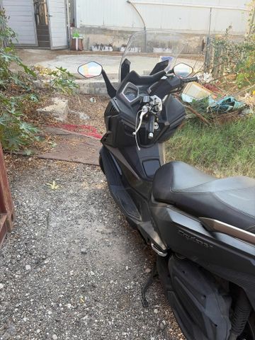 מודעת רכב סאן יאנג קרוזים 300