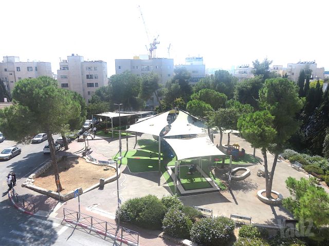 נטרונאי גאון 4