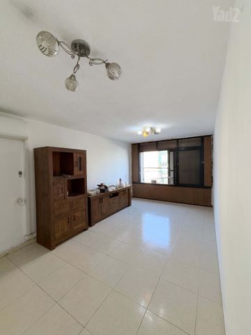אייזיק חריף 40