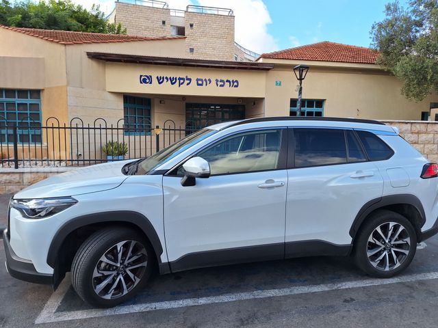מודעת רכב טויוטה קורולה קרוס