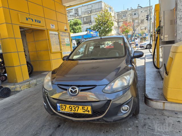 מודעת רכב מאזדה 2