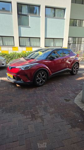 מודעת רכב טויוטה C-HR
