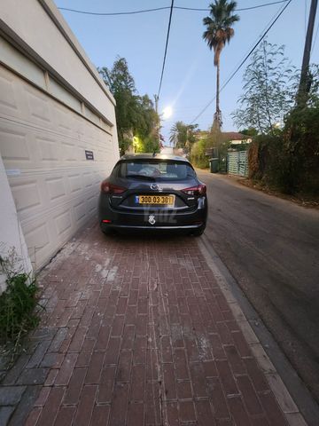 מודעת רכב מאזדה 3