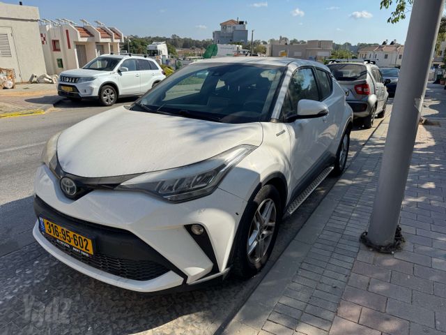 מודעת רכב טויוטה C-HR