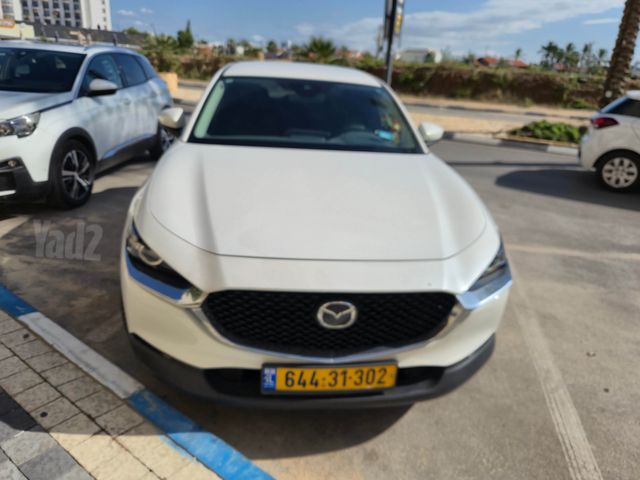מודעת רכב מאזדה CX-30