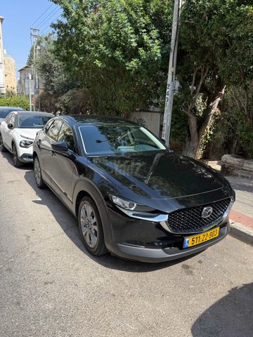 מודעת רכב מאזדה CX-30