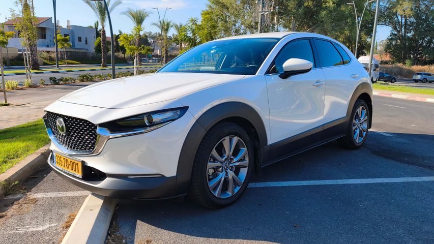 מודעת רכב מאזדה CX-30