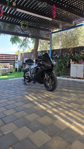 מודעת רכב הונדה CBR600RR