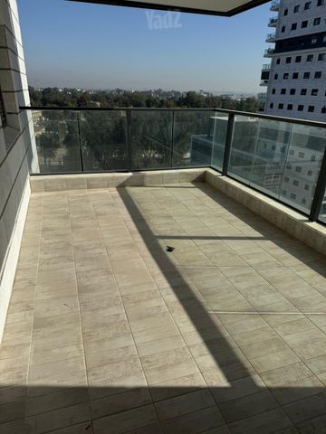 שדרות יצחק שמיר 19
