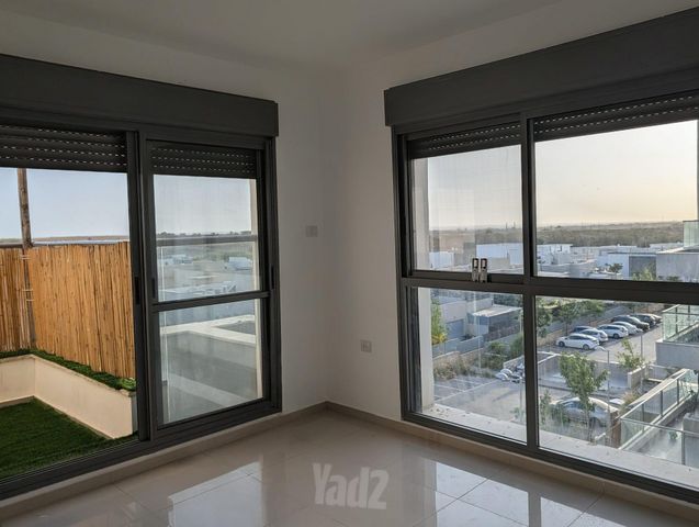 נצרים 30