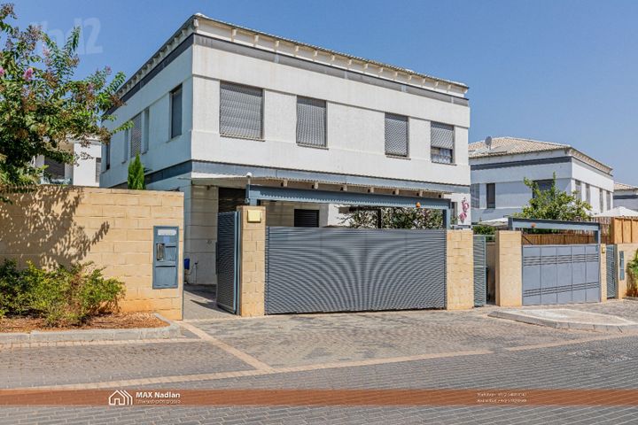 שרה לוי תנאי 28