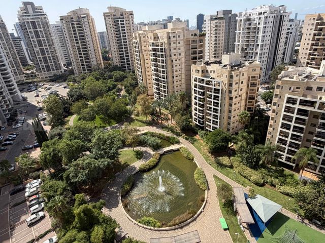 יעל רום 15