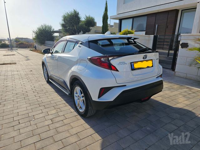 מודעת רכב טויוטה C-HR