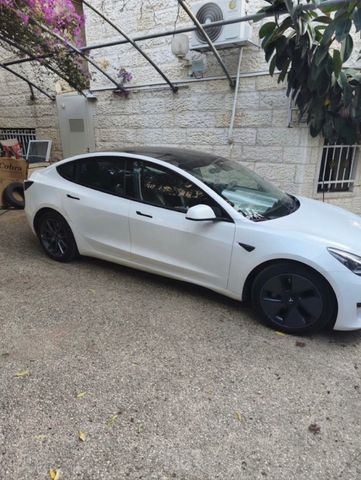 מודעת רכב טסלה מודל 3