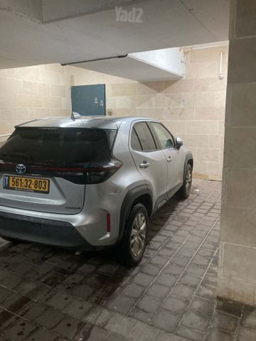 מודעת רכב טויוטה יאריס קרוס