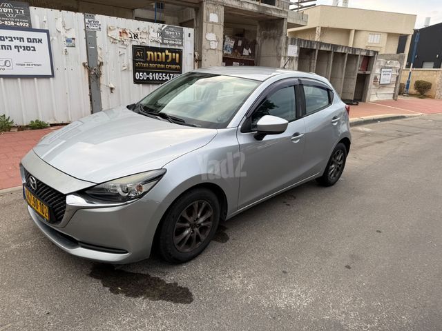 מודעת רכב מאזדה 2