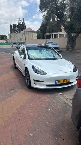 מודעת רכב טסלה מודל 3