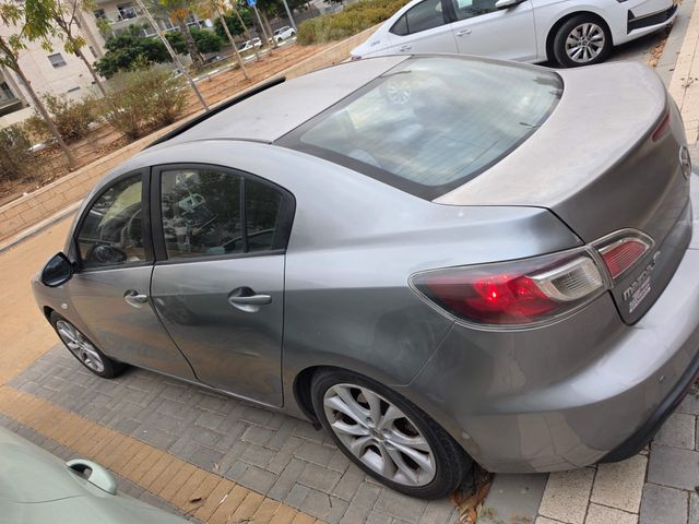 מודעת רכב מאזדה 3
