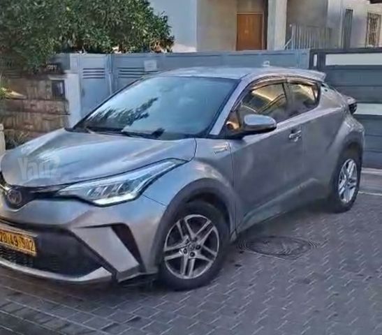 מודעת רכב טויוטה C-HR