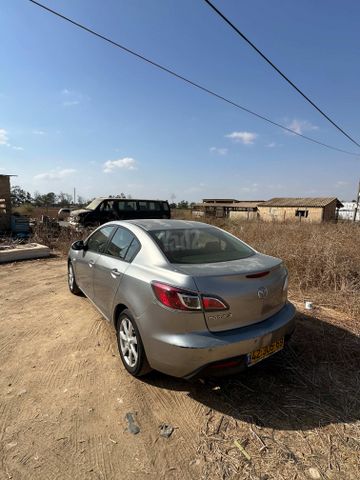 מודעת רכב מאזדה 3
