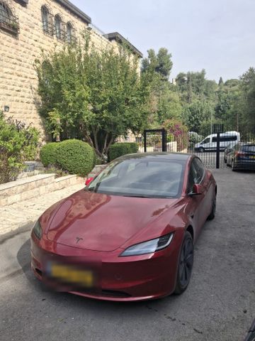 מודעת רכב טסלה מודל 3