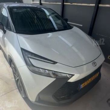 מודעת רכב טויוטה C-HR