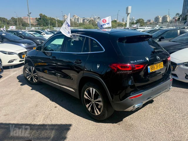מודעת רכב מרצדס-בנץ GLA 2