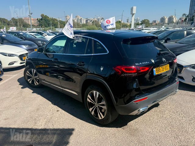 מודעת רכב מרצדס-בנץ GLA 1
