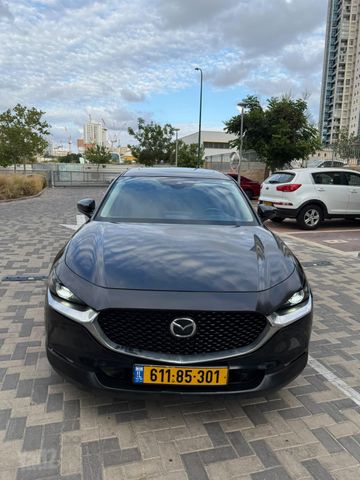 מודעת רכב מאזדה CX-30