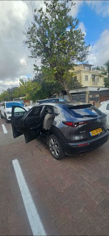מודעת רכב מאזדה CX-30
